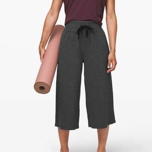 Lululemon Retreat Yourself Crop 19" Ribbed Wide Leg Pants in Dark Grey Size 2
